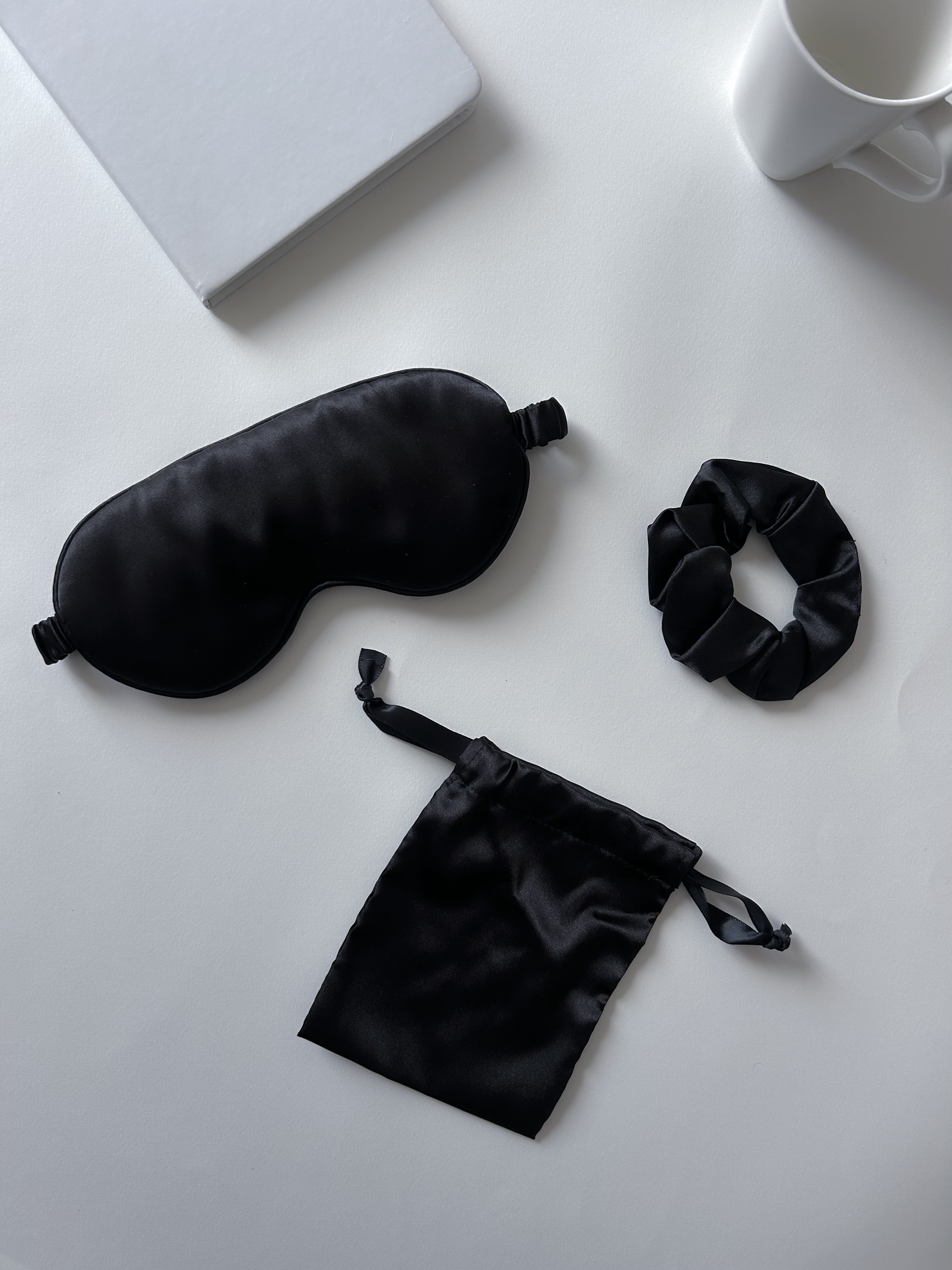 Masque de nuit et chouchou